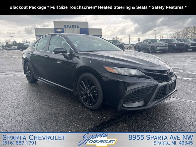 Used 2024 Toyota Camry SE FWD image 1
