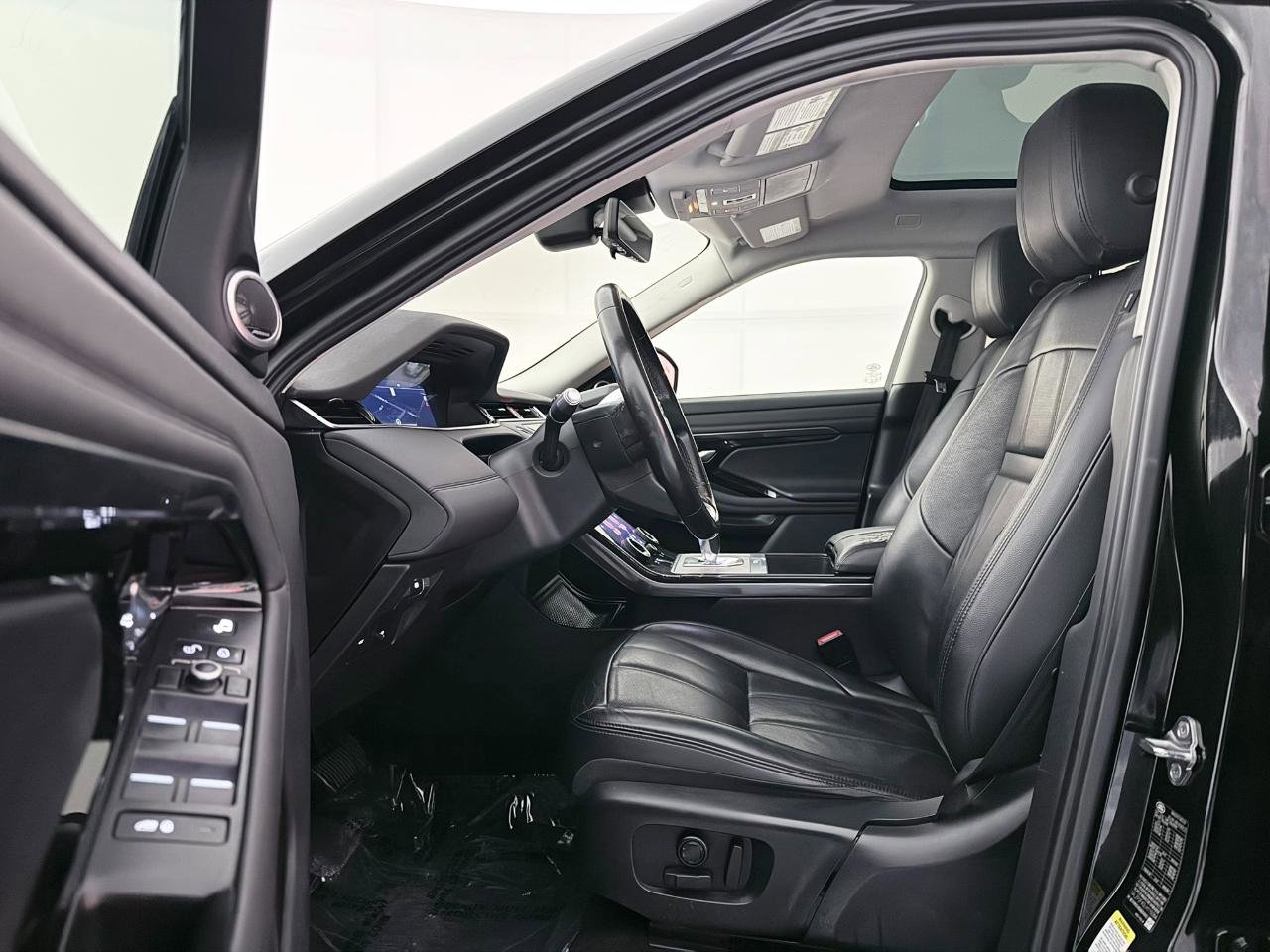Used 2020 Land Rover Range Rover Evoque SE AWD/4WD image 18