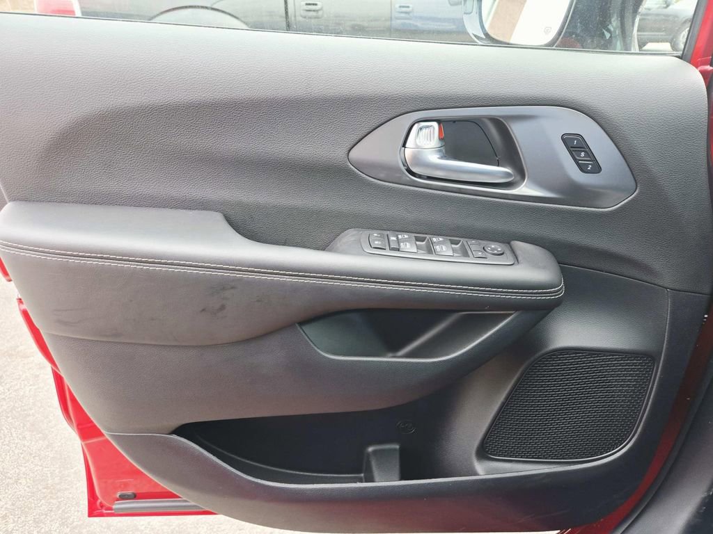 New 2026 Chrysler Pacifica Select image 28