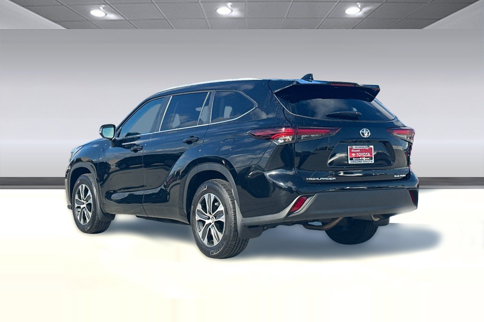 Used 2026 Toyota Highlander XLE AWD/4WD image 3