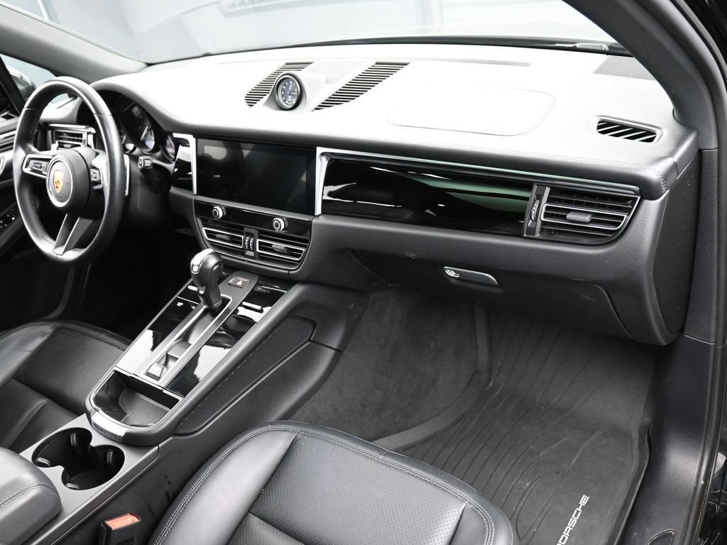 Certified 2023 Porsche Macan Turbo AWD/4WD image 30