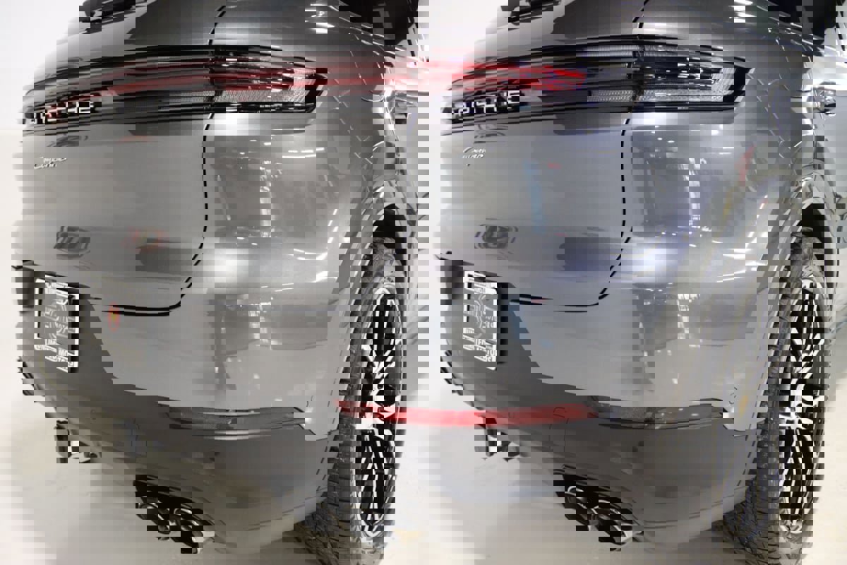 Used 2024 Porsche Cayenne image 11