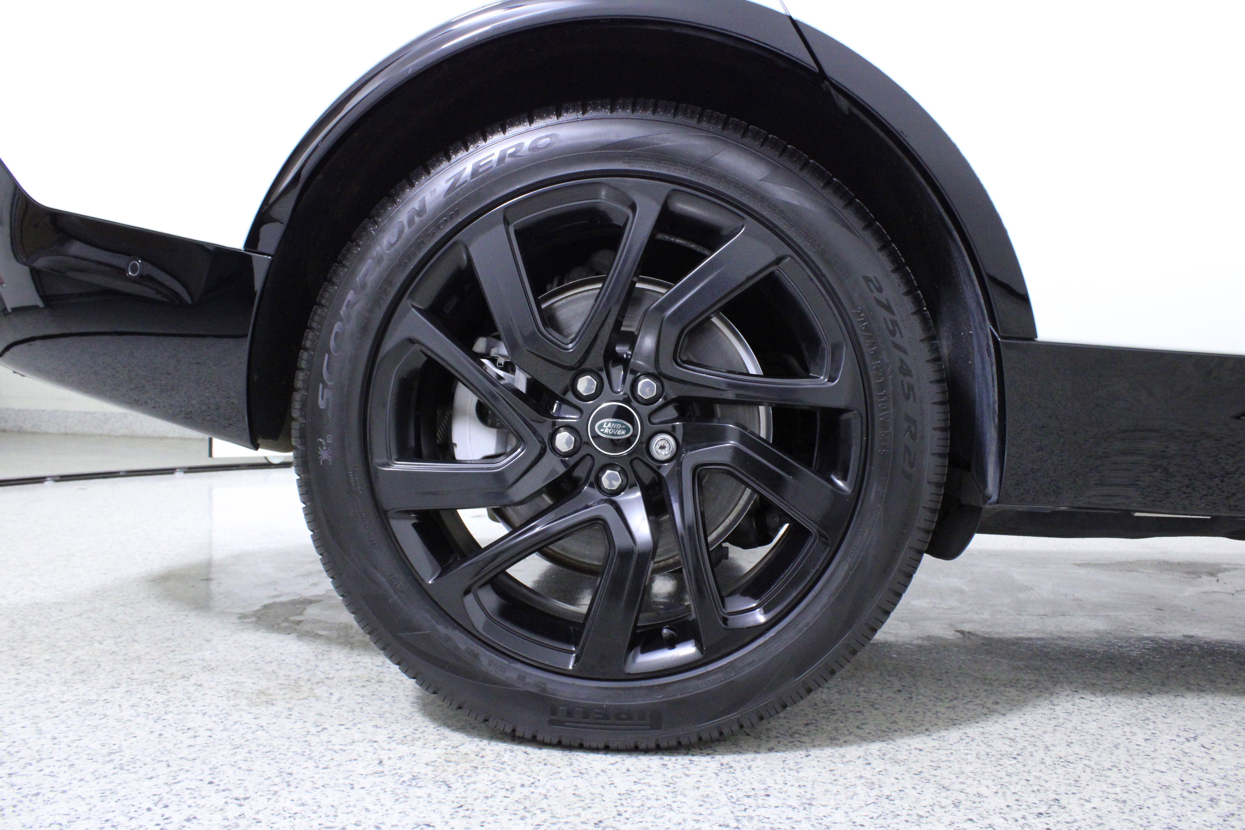 Used 2023 Land Rover Discovery S R-Dynamic image 8