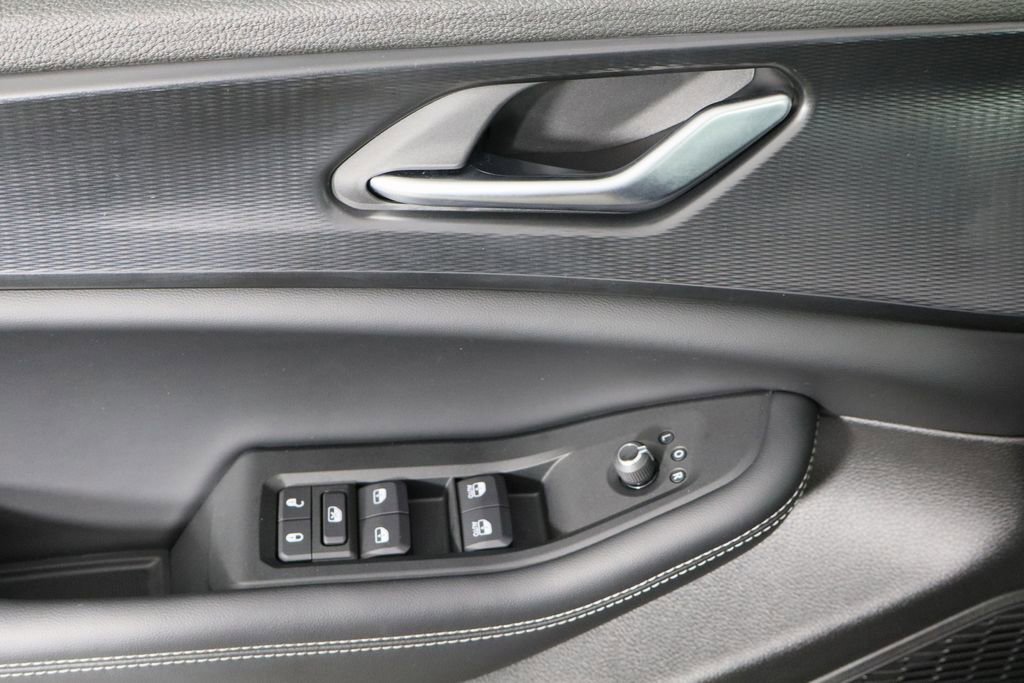 Used 2025 Jeep Grand Cherokee L Altitude image 18