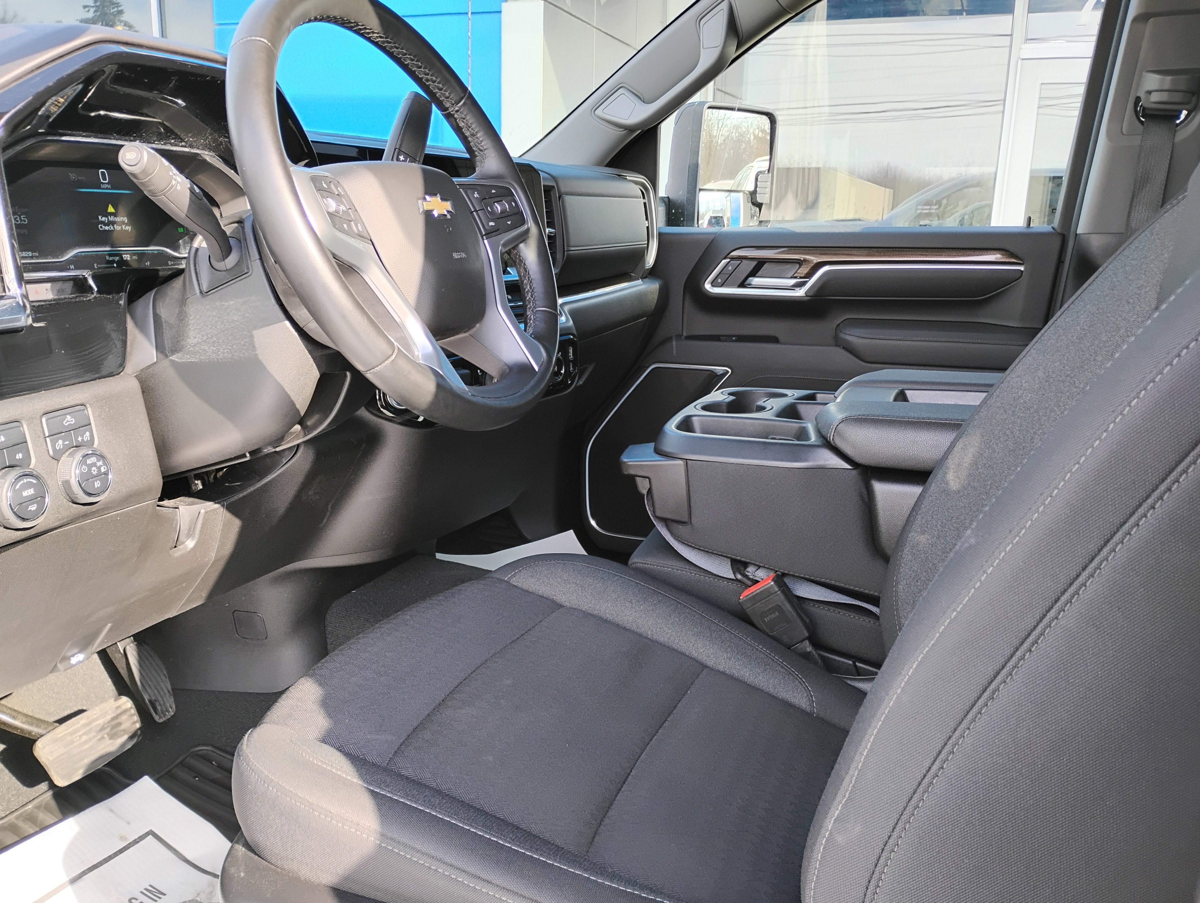 Used 2025 Chevrolet Silverado 2500 LT w/ Convenience Package image 11