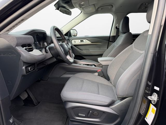 Used 2025 Ford Explorer Active image 9