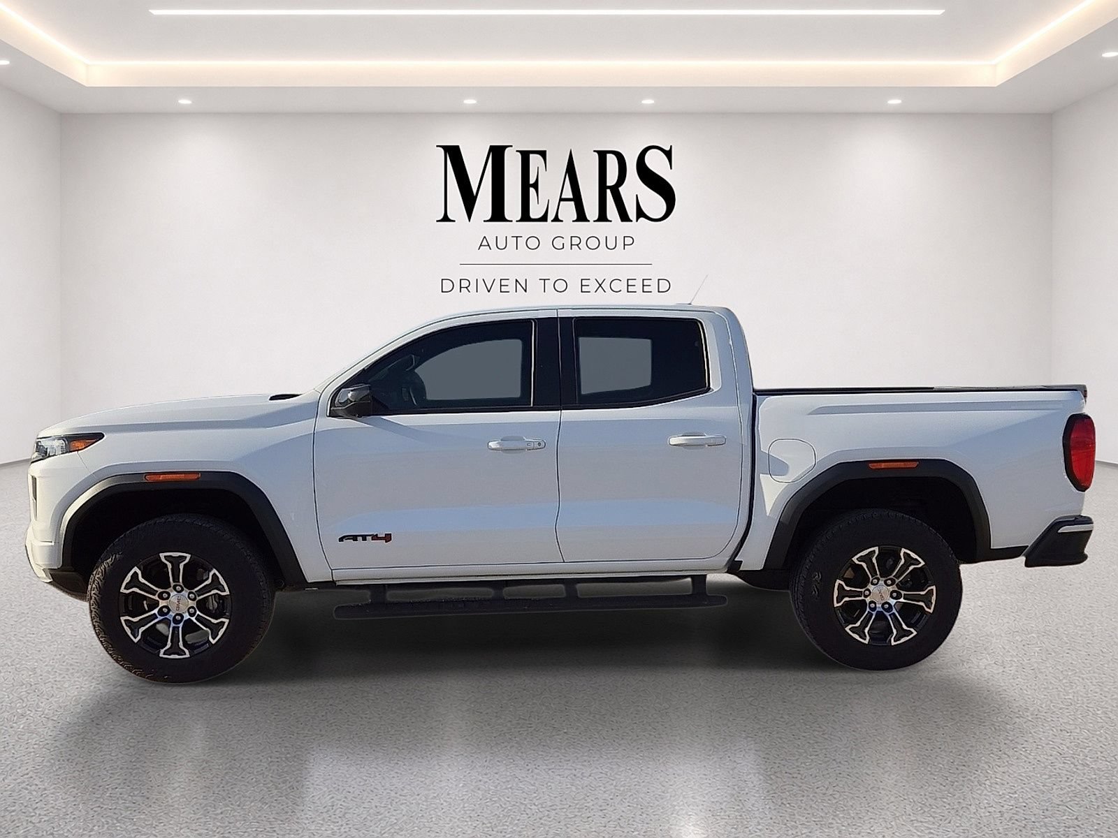 Used 2024 GMC Canyon AT4 w/ Technology Package AWD/4WD image 2