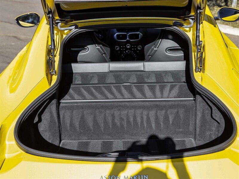 Used 2020 Aston Martin V8 Vantage Coupe RWD image 32
