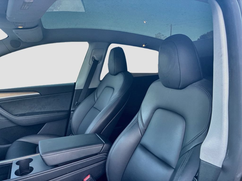 Used 2025 Tesla Model Y Long Range RWD image 21