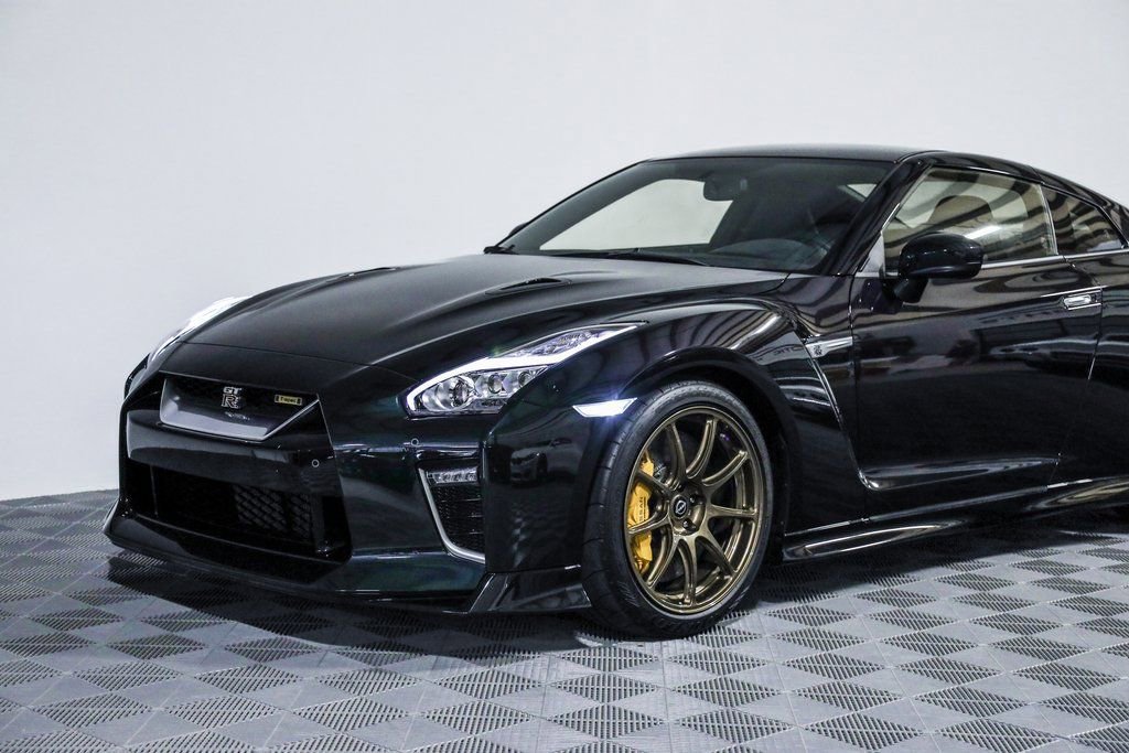 Used 2021 Nissan GT-R Premium image 18
