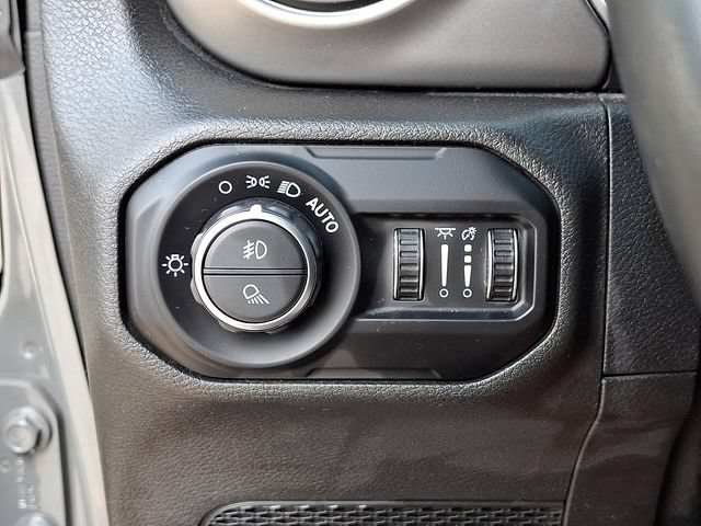 Used 2021 Jeep Gladiator Sport AWD/4WD image 27