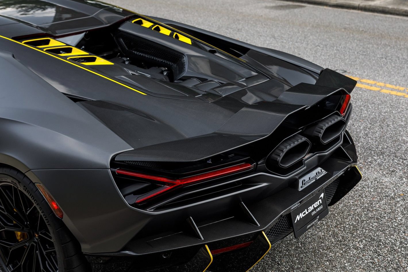 Used 2025 Lamborghini Revuelto AWD/4WD image 23