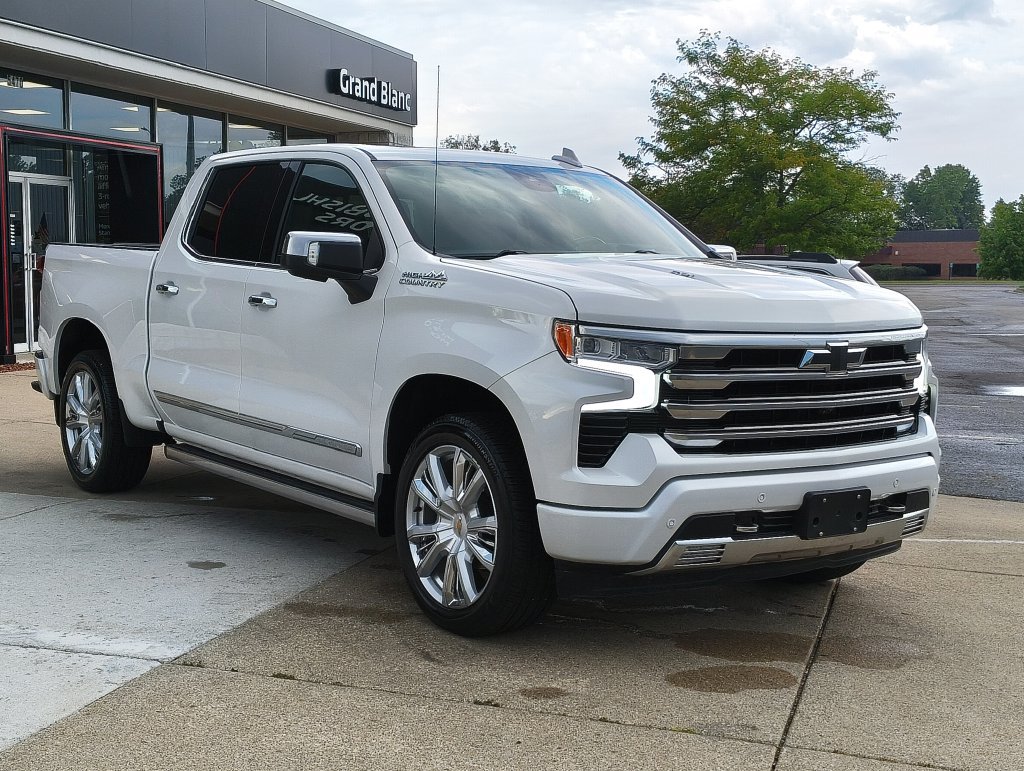 Used 2025 Chevrolet Silverado 1500 High Country AWD/4WD image 15