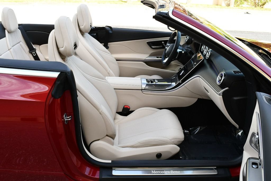 Used 2024 Mercedes-Benz CLE 300 4MATIC Cabriolet image 66
