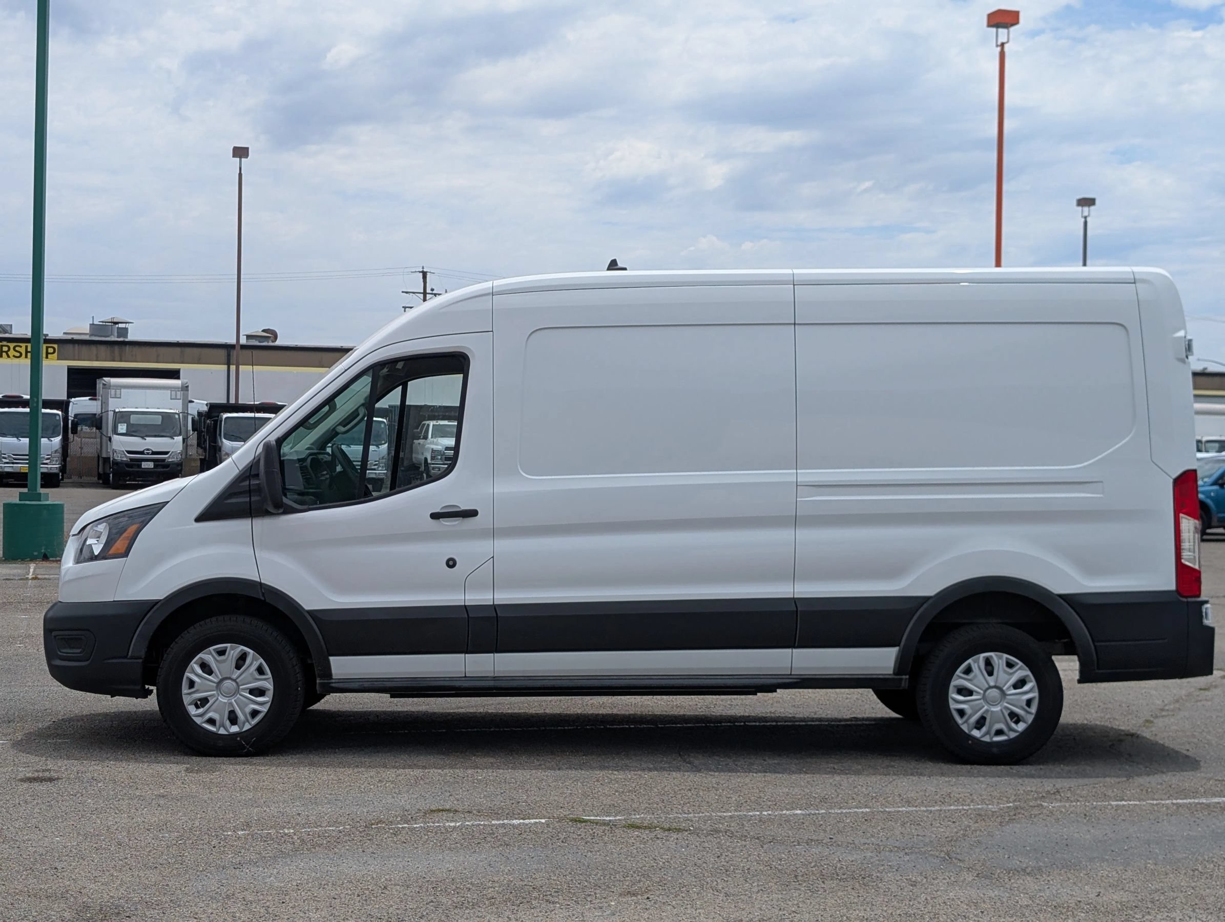 Used 2023 Ford E-Transit Medium Roof RWD image 5