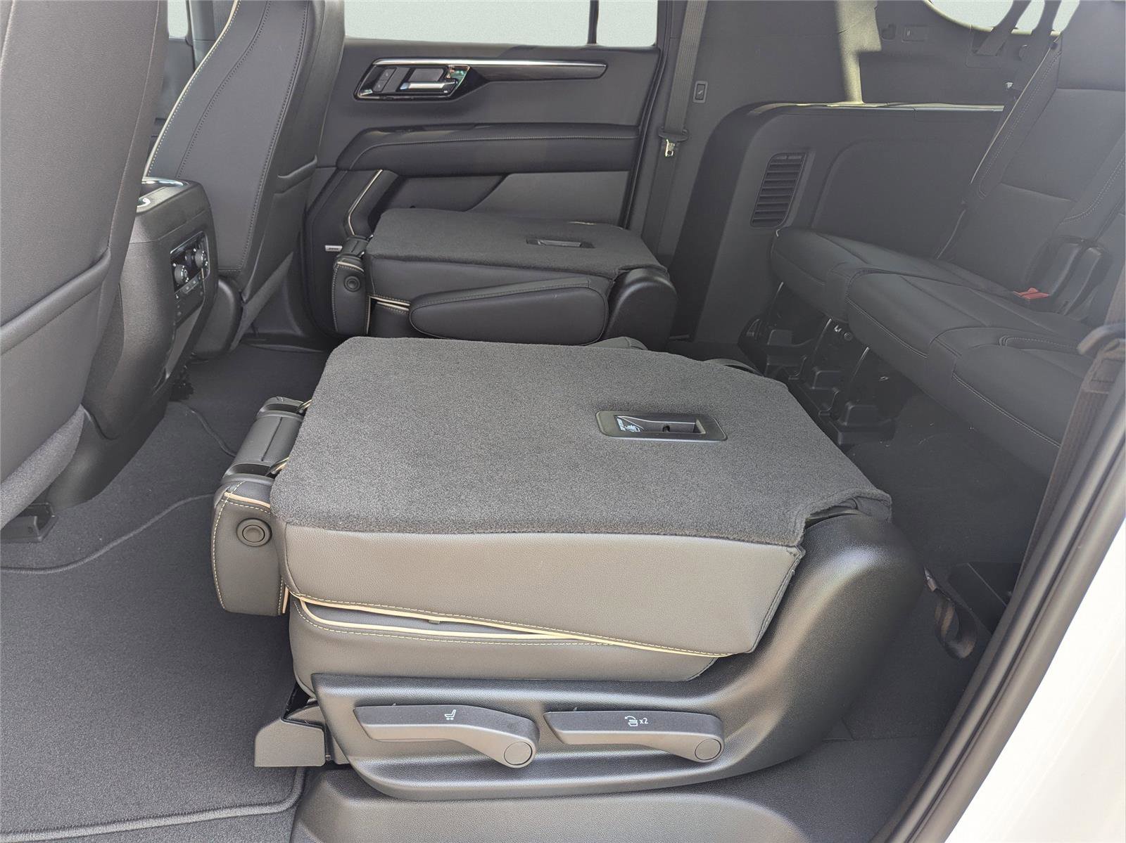 New 2025 Chevrolet Suburban Premier image 15