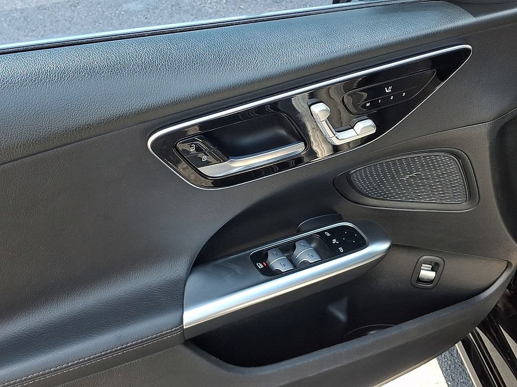 Used 2025 Mercedes-Benz C 300 Sedan image 12