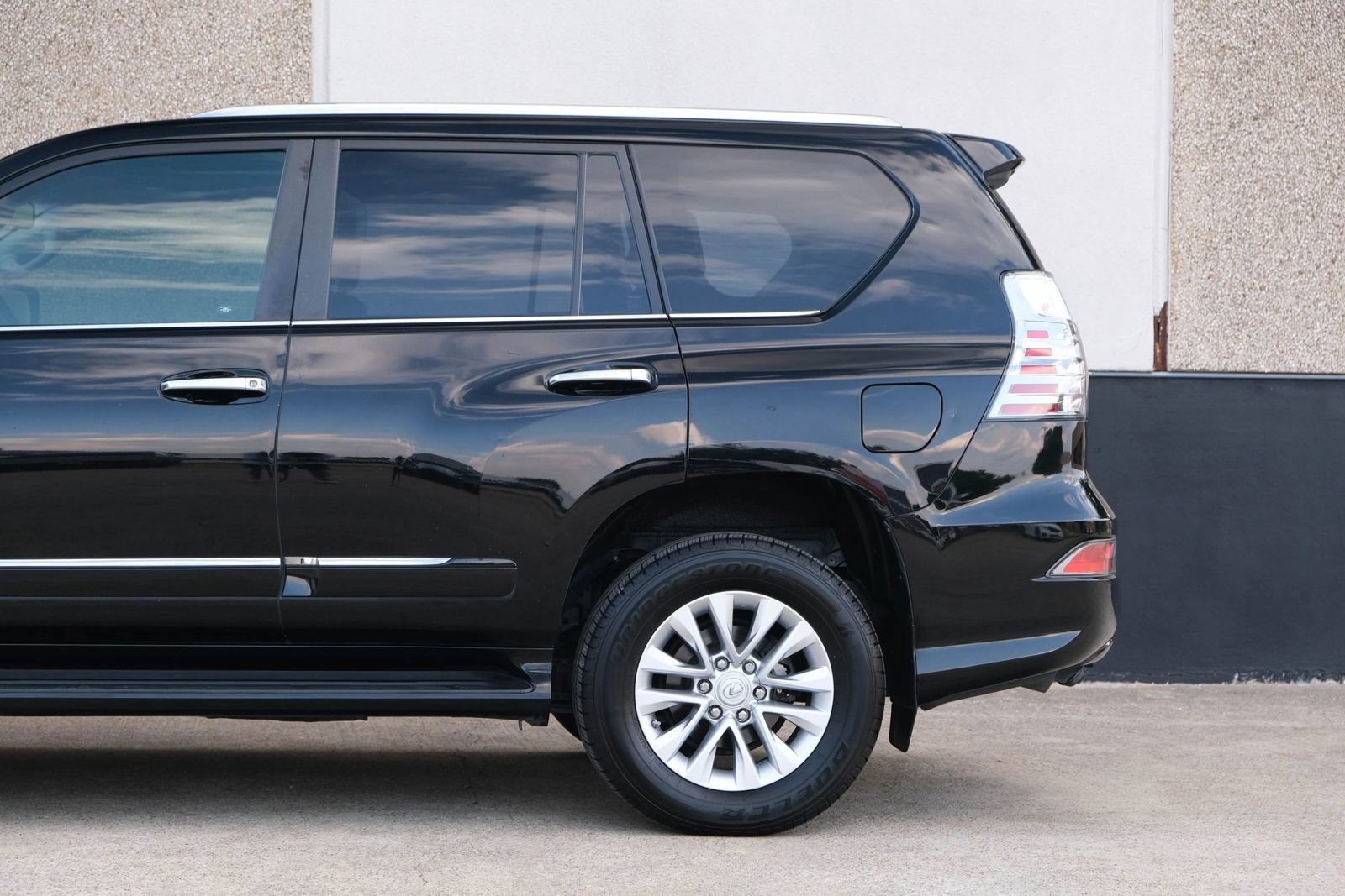 Used 2017 Lexus GX 460 Premium w/ Premium Package AWD/4WD image 8