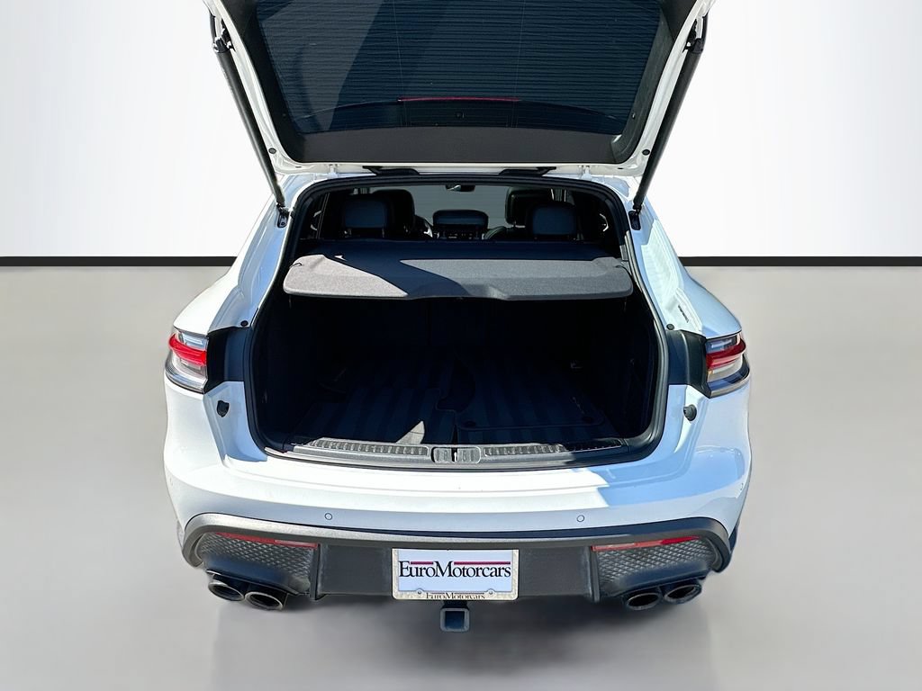 Certified 2023 Porsche Macan AWD/4WD image 28
