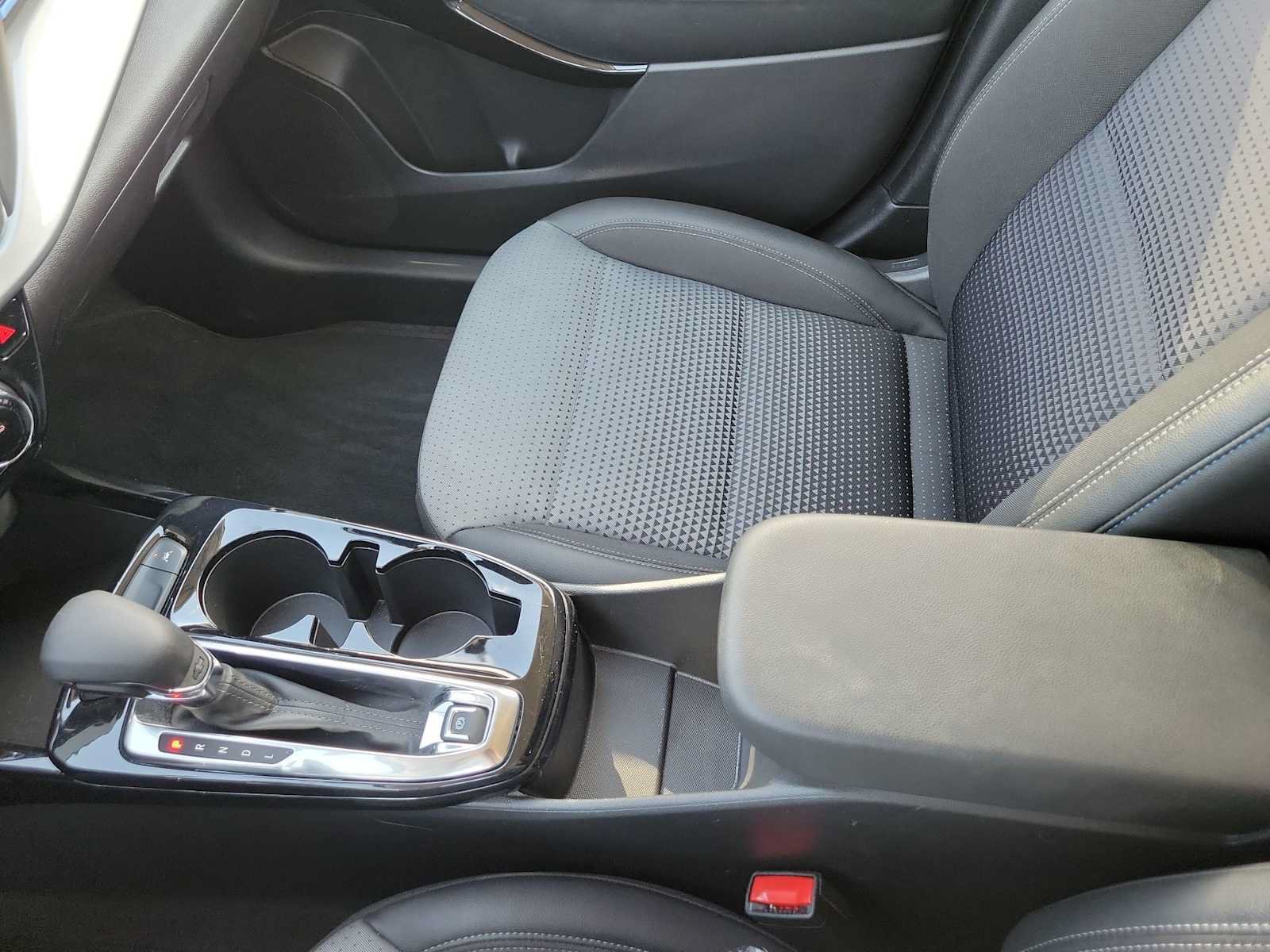 Used 2025 Chevrolet Trax LT FWD image 20