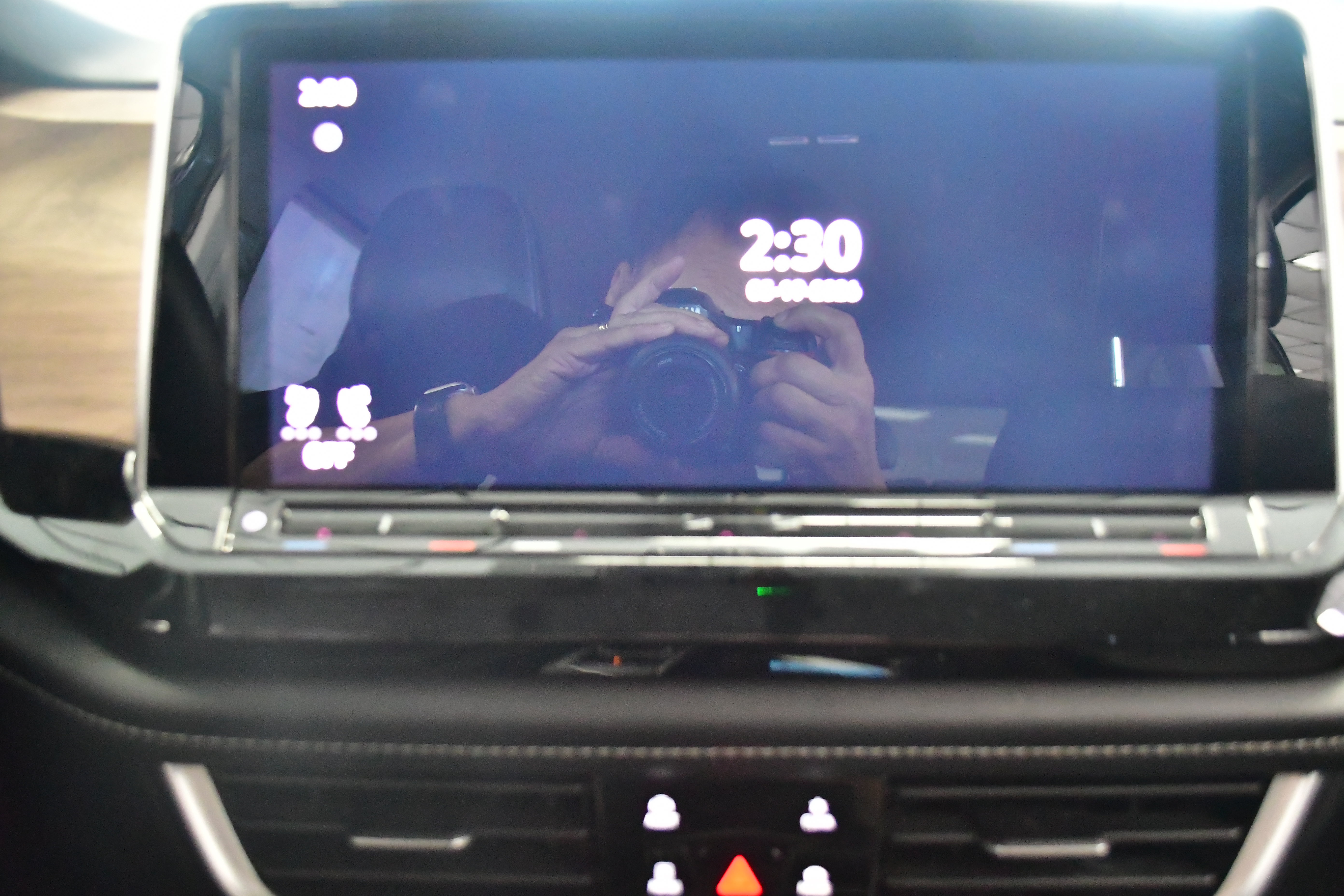 Used 2024 Volkswagen Atlas SE AWD/4WD image 26