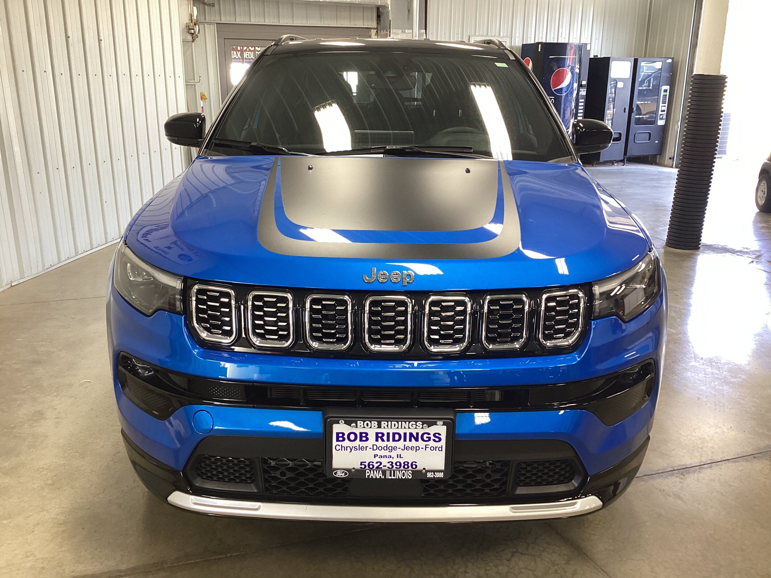 Used 2025 Jeep Compass Limited w/ Elite Group AWD/4WD image 9