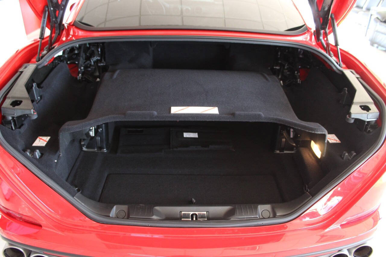 Used 2016 Ferrari California T RWD image 14