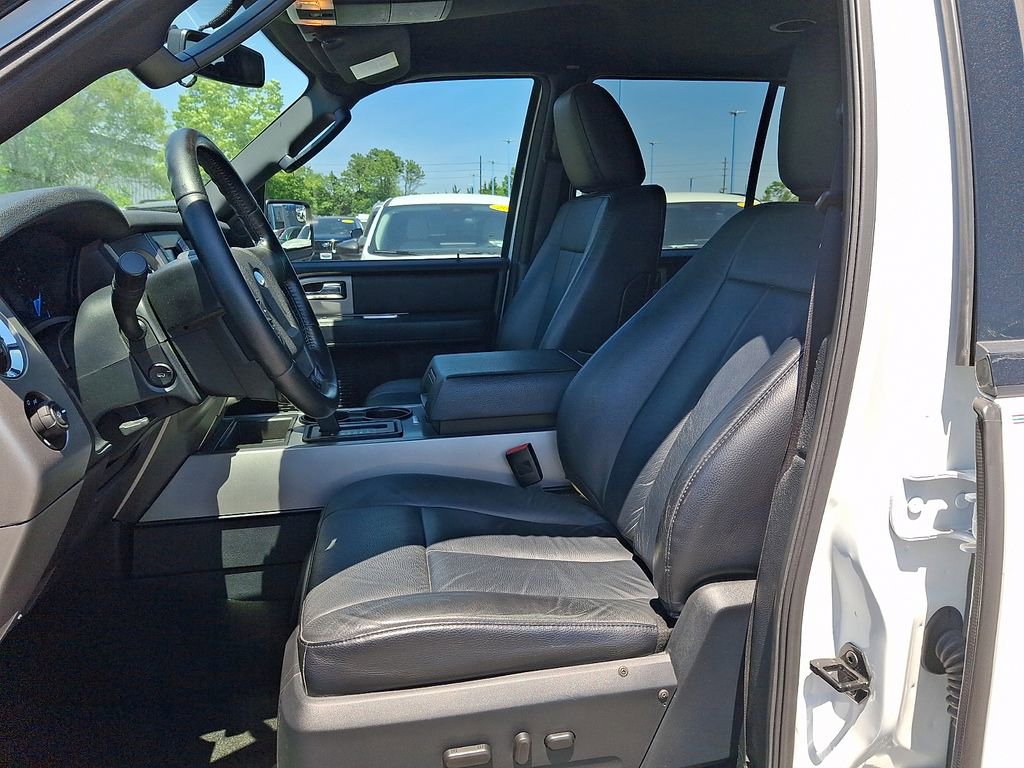 Used 2017 Ford Expedition XLT w/ Equipment Group 201A AWD/4WD image 13