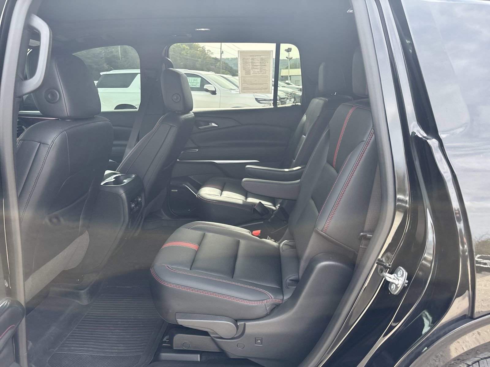 Used 2024 Chevrolet Traverse RS image 25