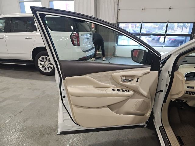 Certified 2018 Nissan Murano Platinum image 10