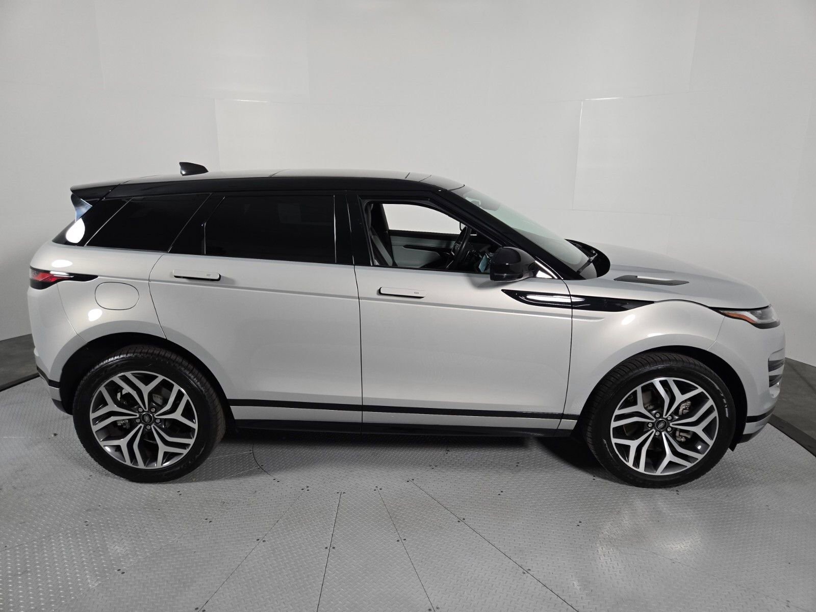 Used 2023 Land Rover Range Rover Evoque R-Dynamic SE AWD/4WD image 6