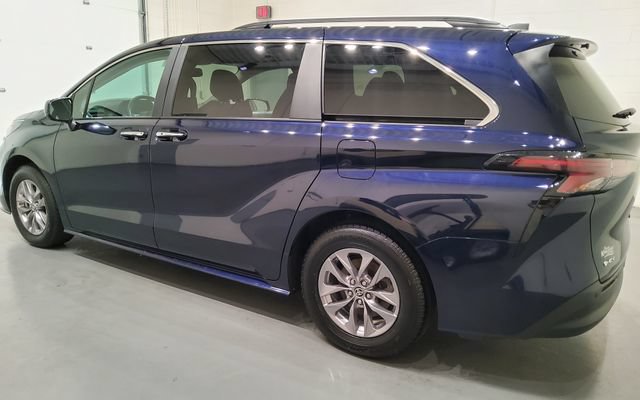 Used 2025 Toyota Sienna XLE FWD image 5