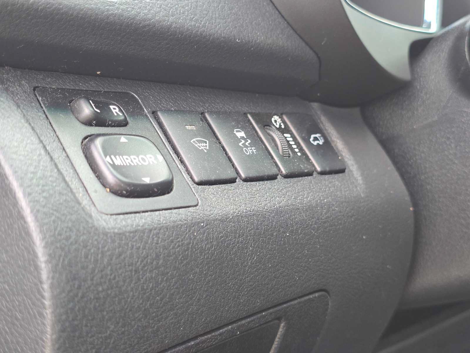 Used 2012 Toyota Highlander SE w/ Tow Pkg AWD/4WD image 25