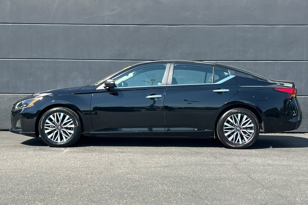 Used 2025 Nissan Altima 2.5 SV image 9
