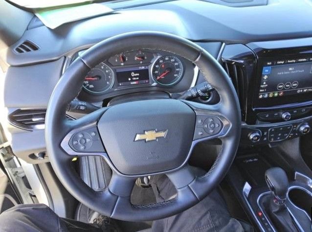 Used 2023 Chevrolet Traverse LT image 8