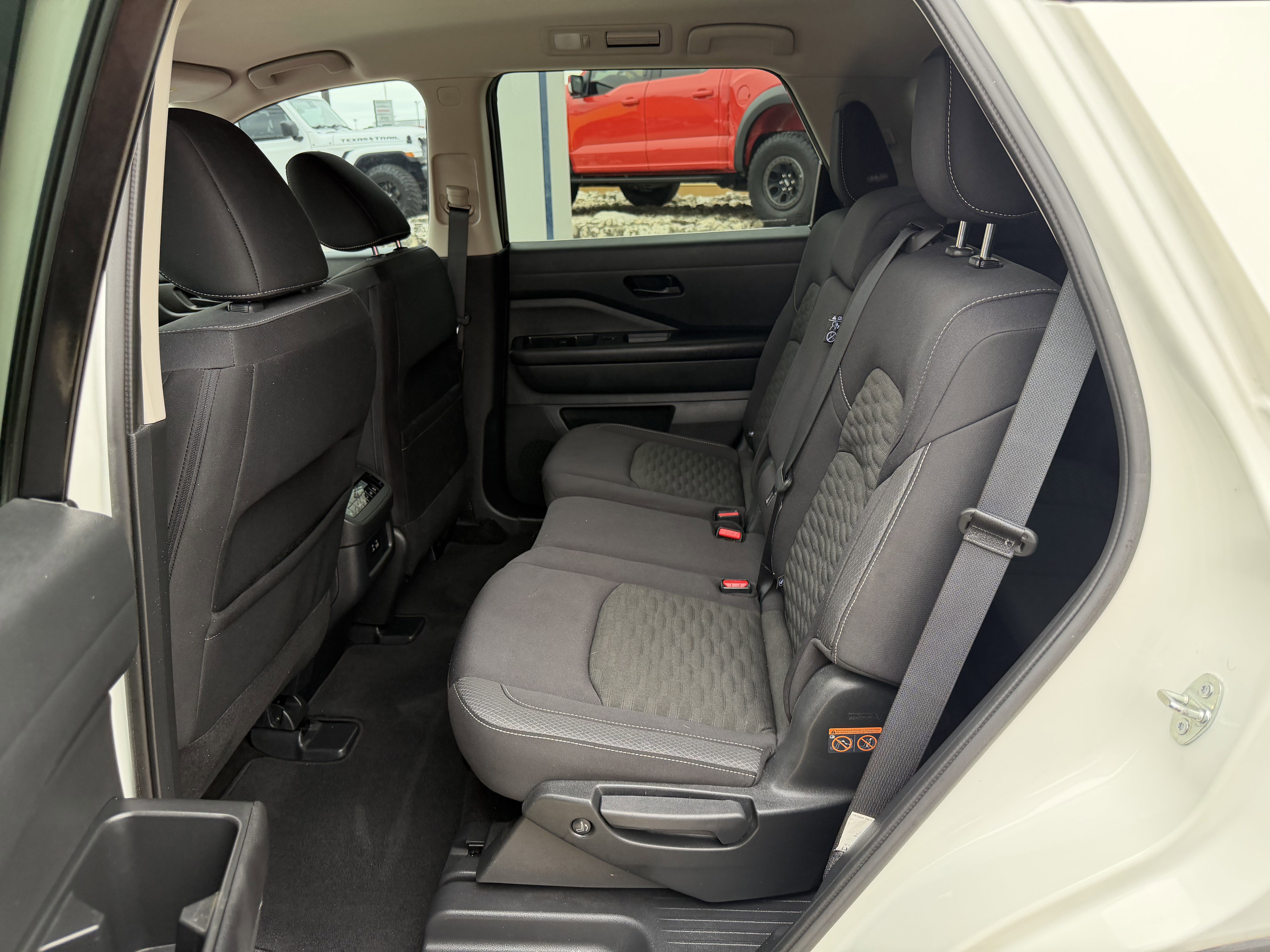 Used 2024 Nissan Pathfinder SV FWD image 11