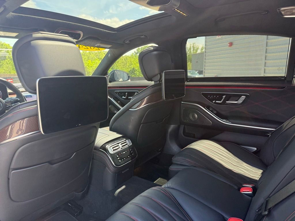 Used 2024 Mercedes-Benz S 63 AMG S w/ Carbon Fiber Exterior Package image 19