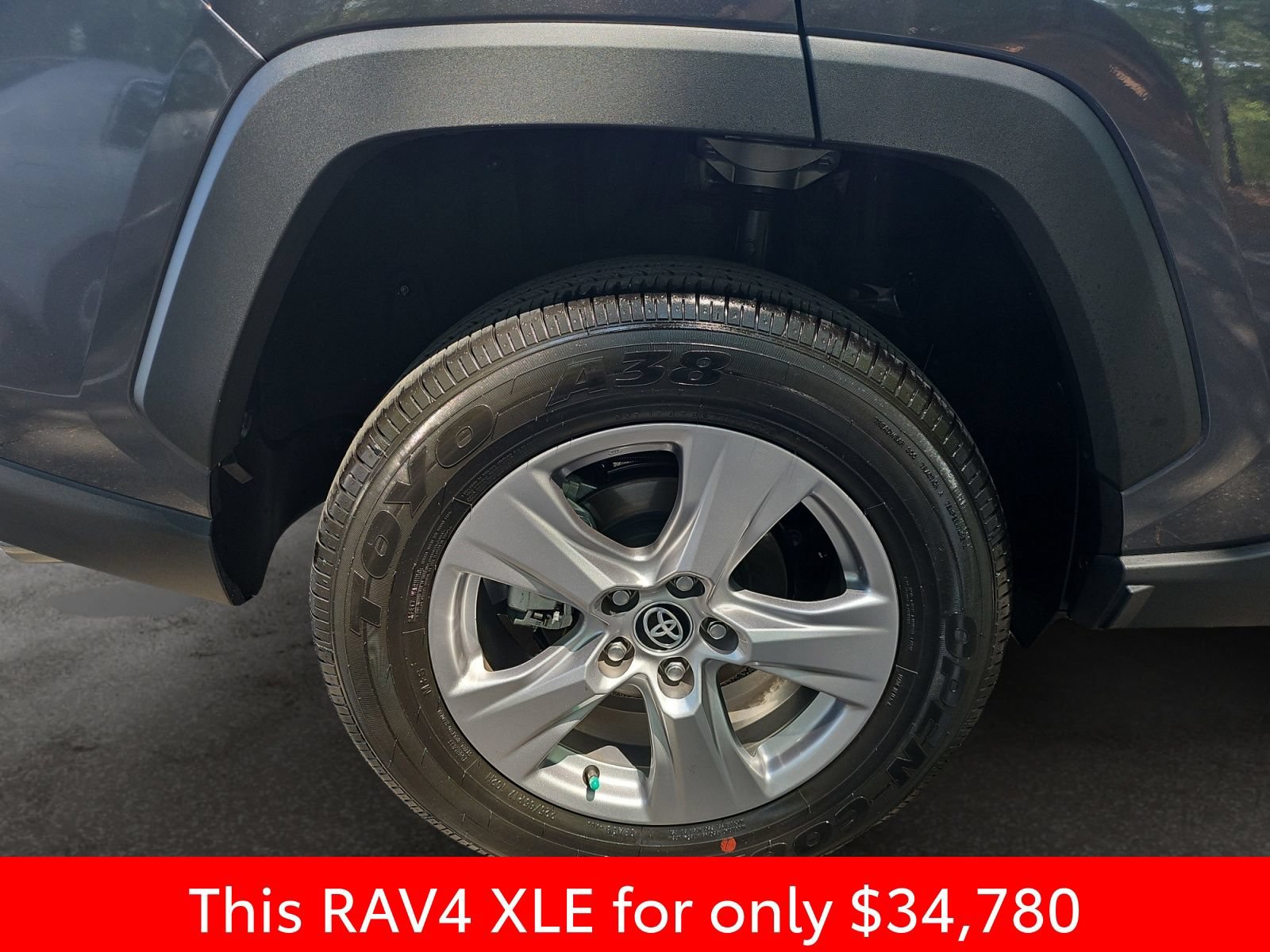 Used 2025 Toyota RAV4 XLE FWD image 43