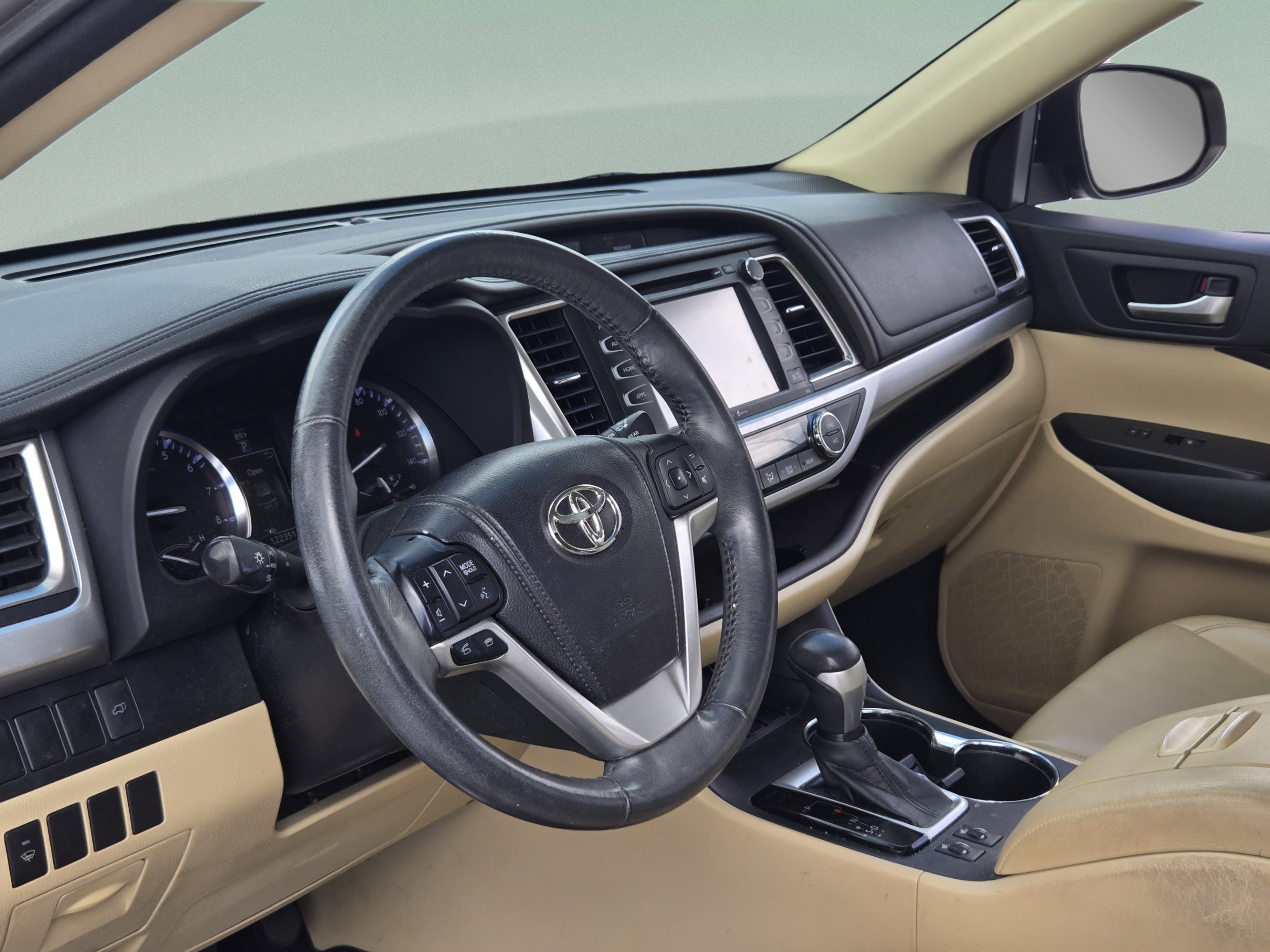 Used 2014 Toyota Highlander XLE FWD image 27