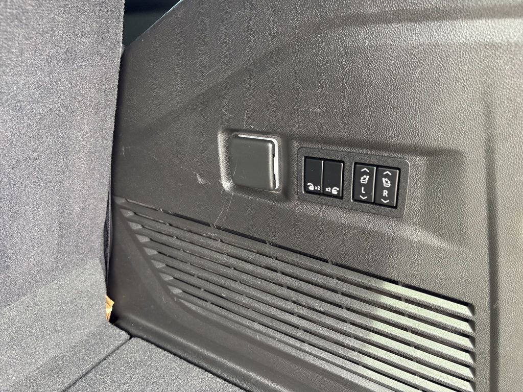 Used 2021 GMC Yukon Denali AWD/4WD image 9