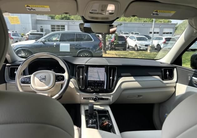 Used 2023 Volvo XC60 B5 Plus w/ Climate Package AWD/4WD image 5