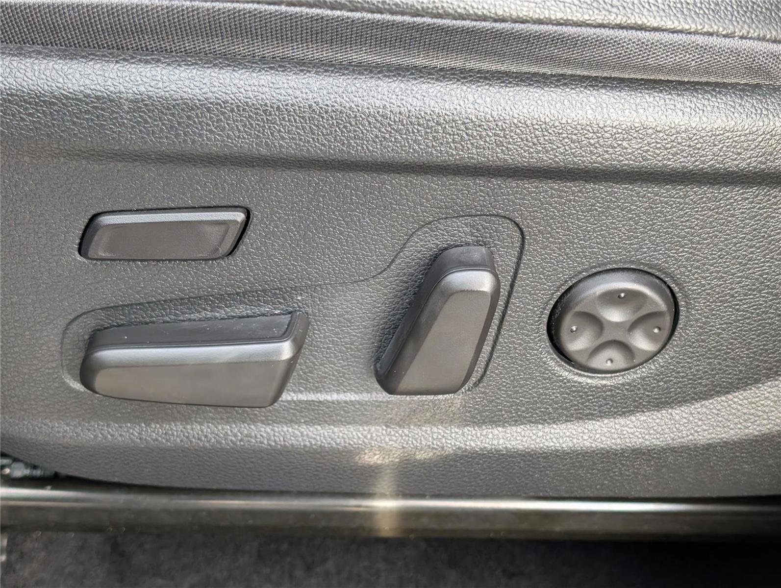 Used 2020 Hyundai Santa Fe Limited image 21