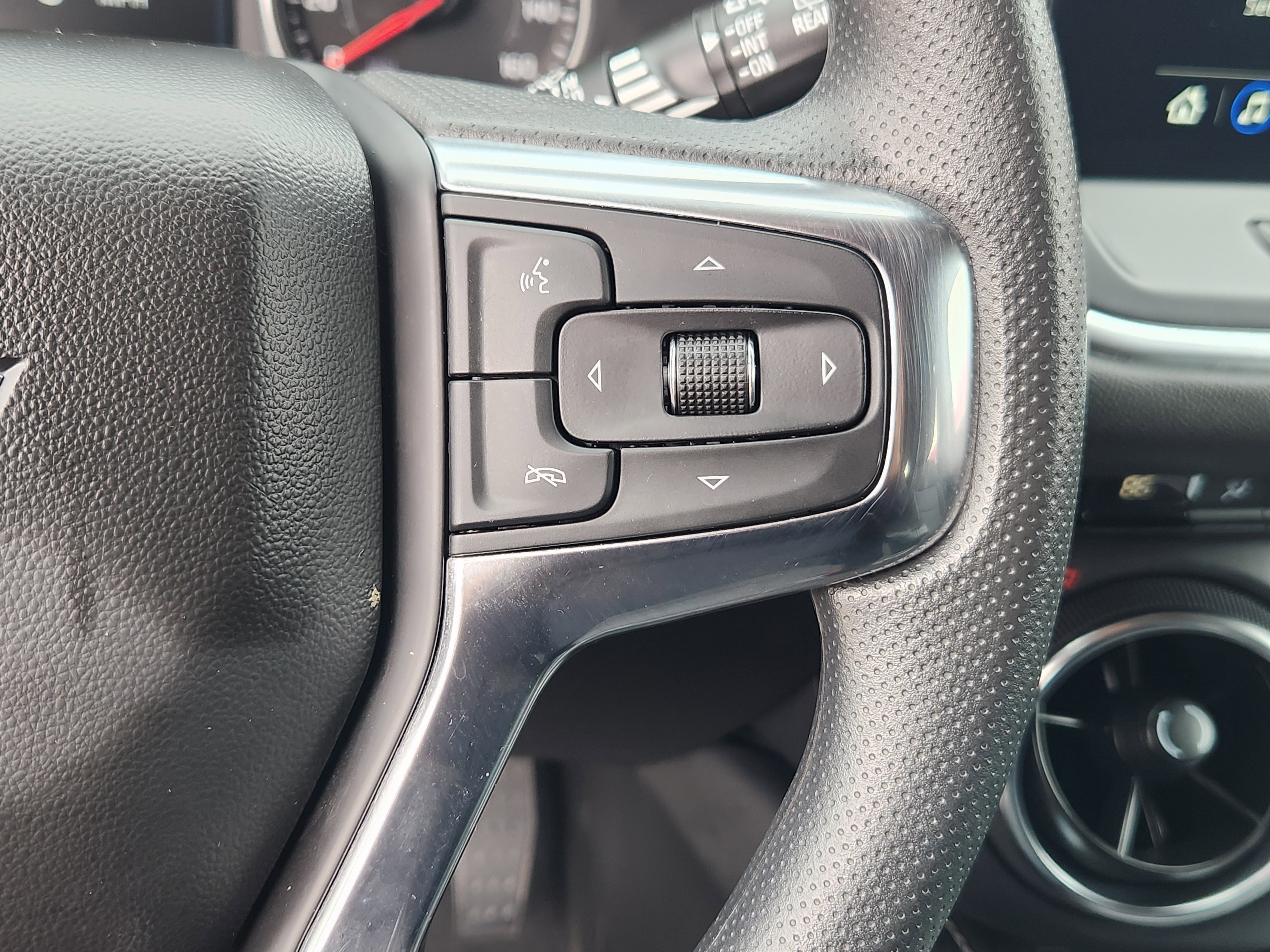 Certified 2025 Chevrolet Blazer LT image 30