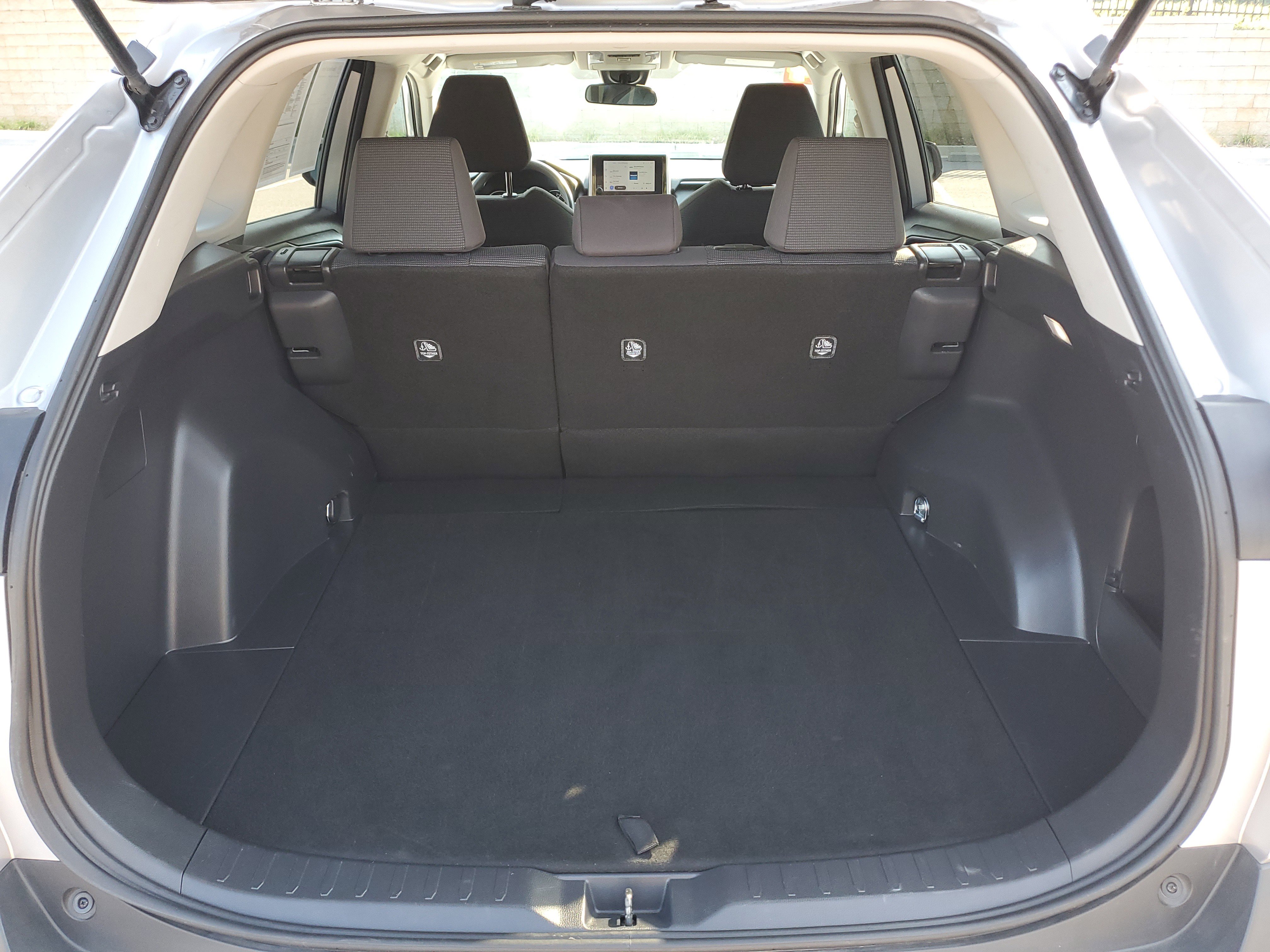Used 2024 Toyota RAV4 LE image 9