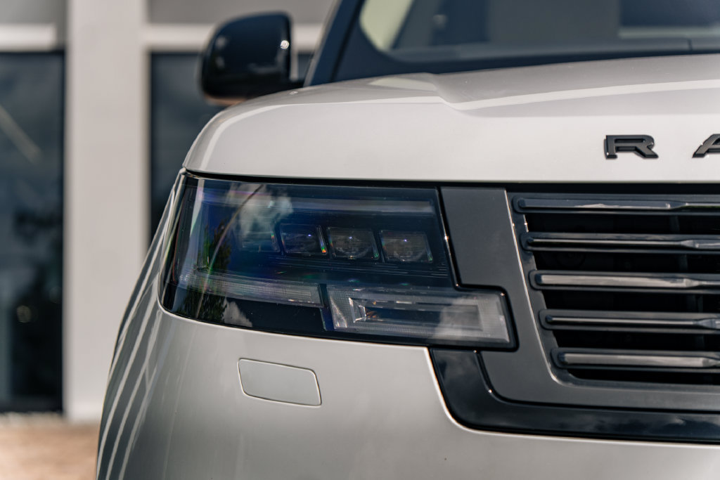 Used 2023 Land Rover Range Rover SV AWD/4WD image 9