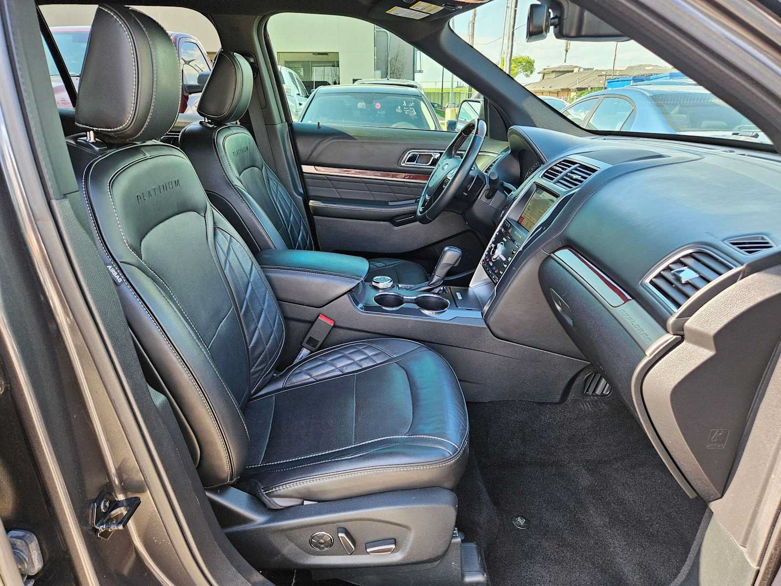 Used 2018 Ford Explorer Platinum AWD/4WD image 22