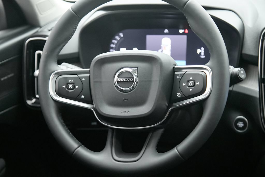 Certified 2023 Volvo XC40 B5 Plus w/ Driver Assist Package AWD/4WD image 27