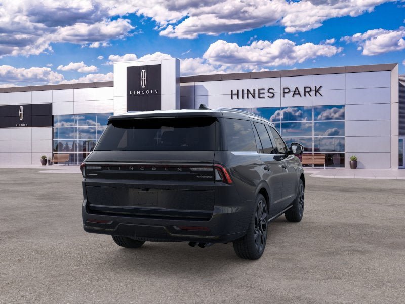 New 2026 Lincoln Navigator Reserve AWD/4WD image 8