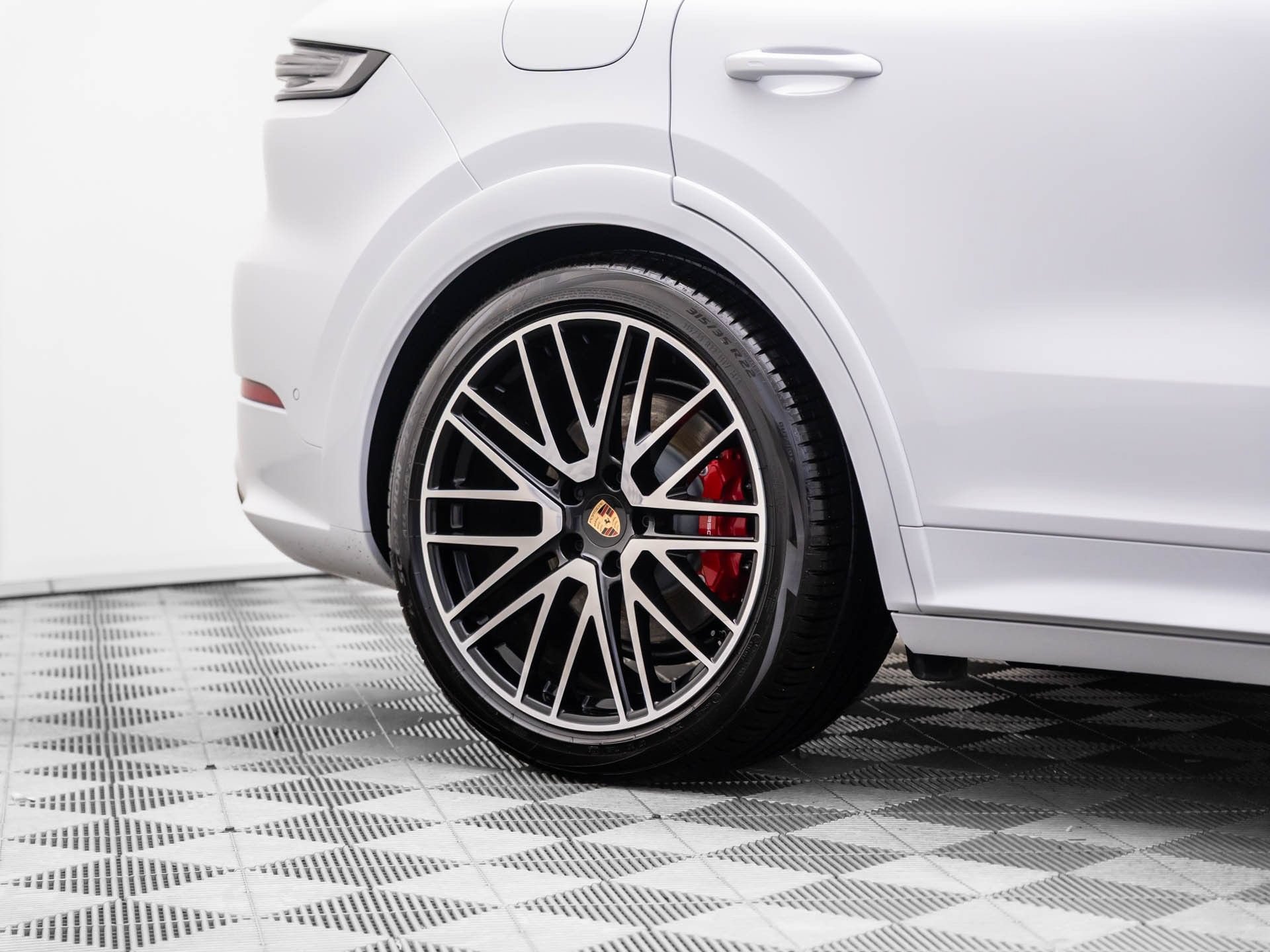 Used 2026 Porsche Cayenne GTS AWD/4WD image 34