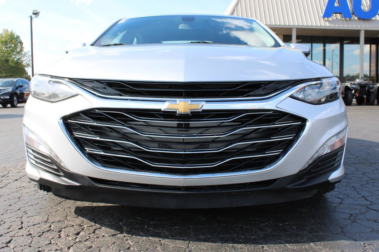 Used 2020 Chevrolet Malibu LT FWD image 2
